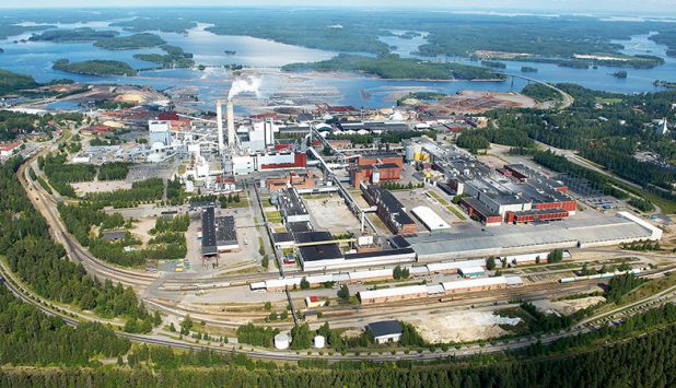 UPM finished 2015 with a strong quarter, growth projects deliver earnings