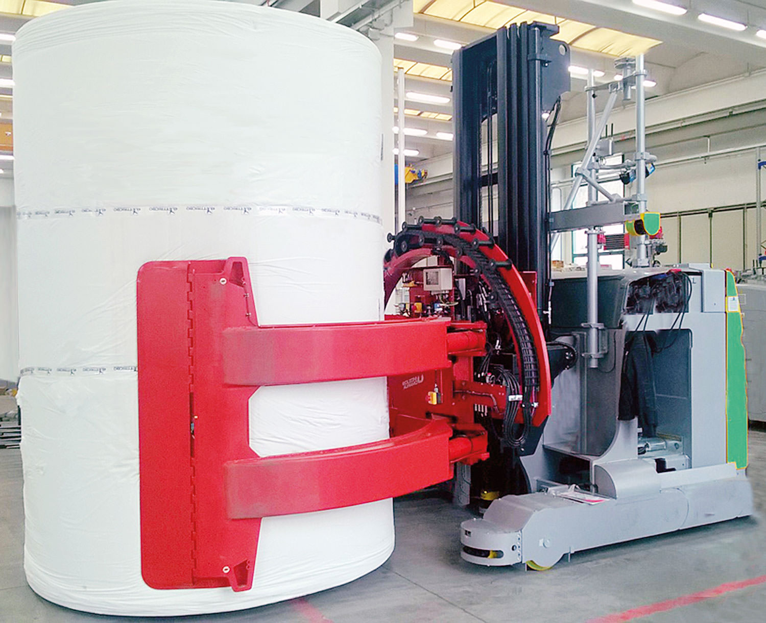 AGV fitted with Auramo paper roll clamp. For this application we recommend the 180-degree rotation, for fast and precise handling of horizontal and vertical rolls.
